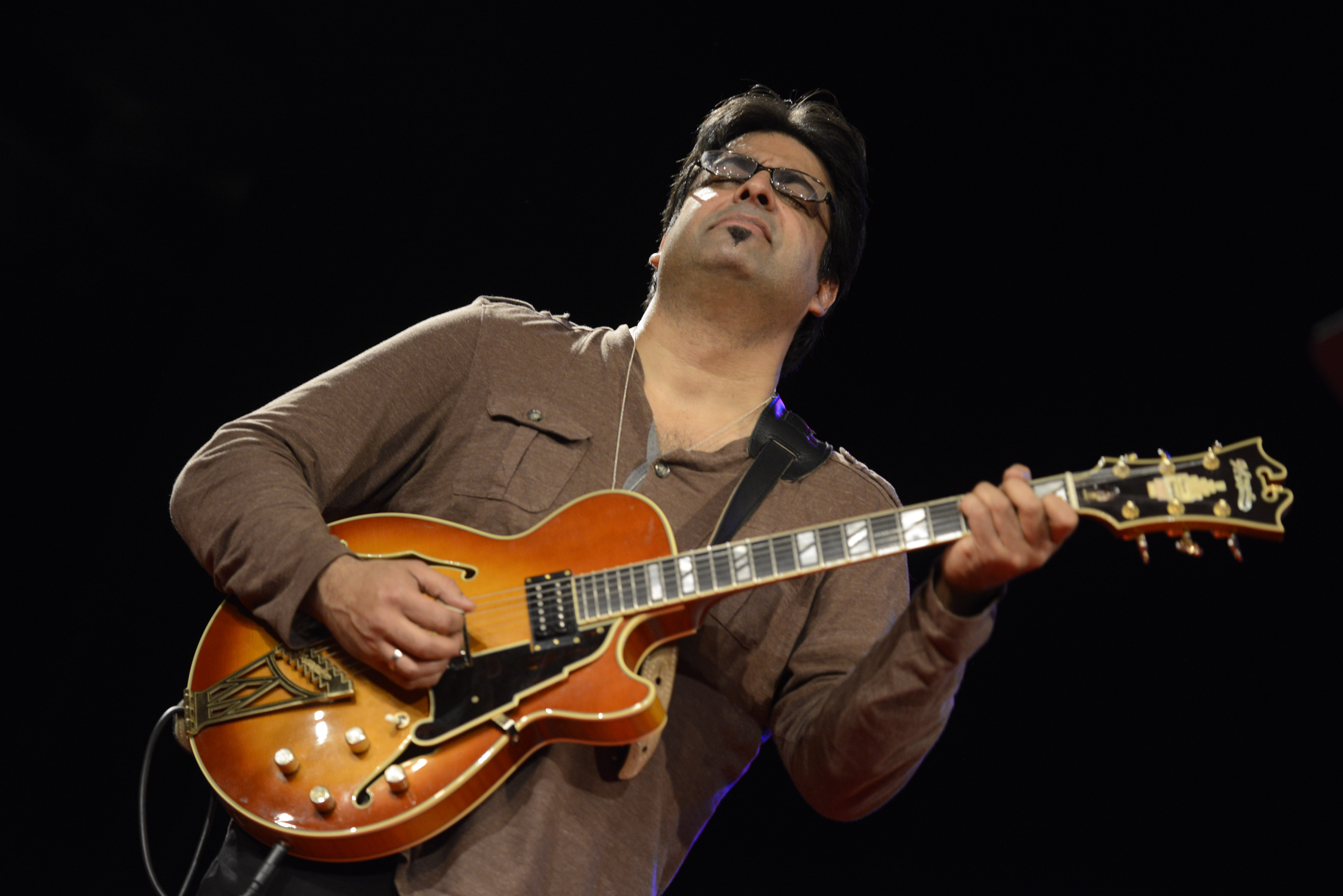 Interview: Rez Abbasi’s new jazz guitar album, “Django-shift”