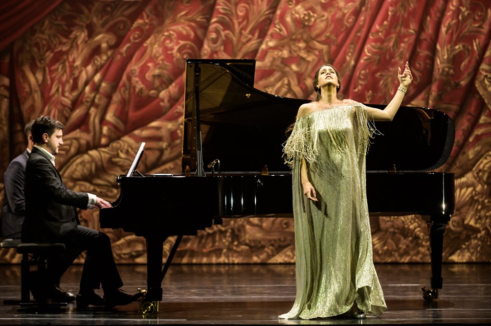 Egyptian Opera singer Farrah El-Dibany performs for French President